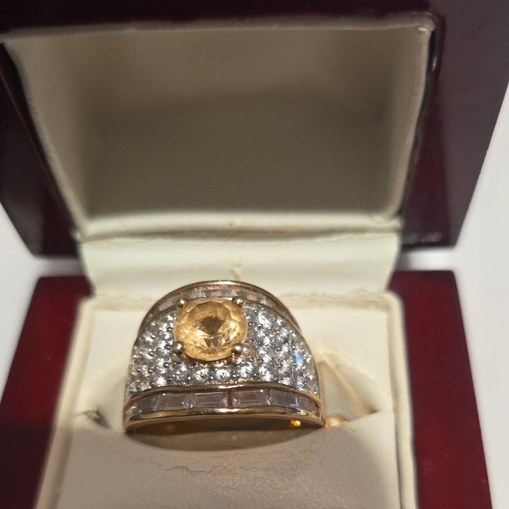Elegant Gold and Silver Women's Ring